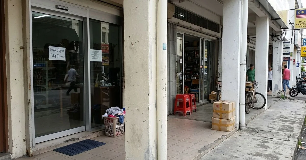 A full automatic sliding door beside a telescopic door at two shopfronts